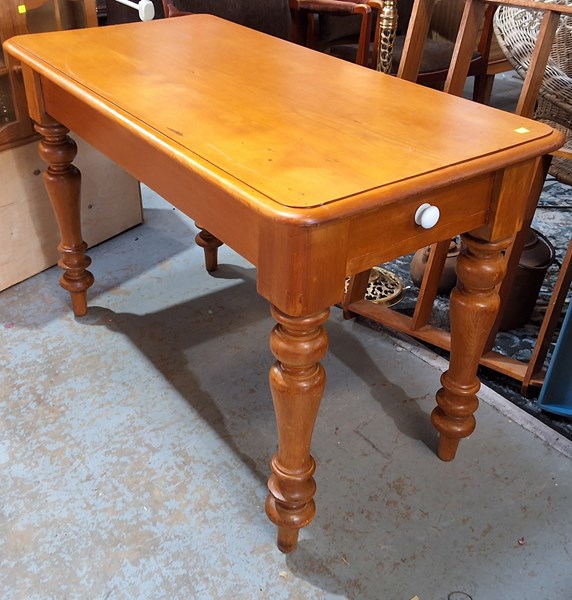 Lot 176 - PETITE KITCHEN TABLE