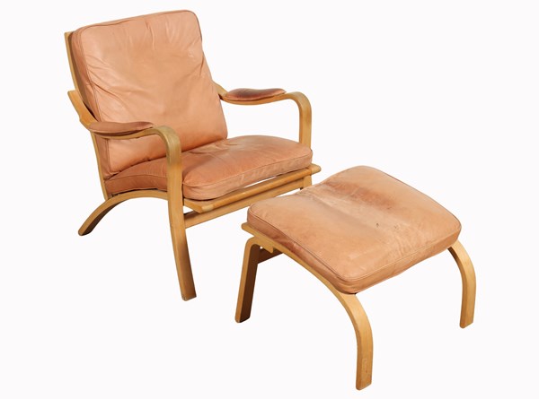 Lot 113 - LOUNGE CHAIR & FOOTSTOOL
