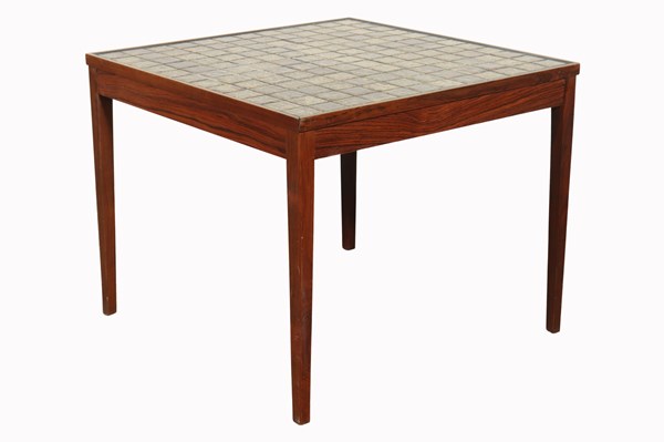 Lot 67 - TILED TOP LAMP TABLE