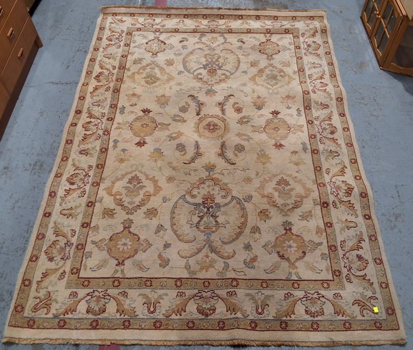 Lot 152 - FLOOR RUG