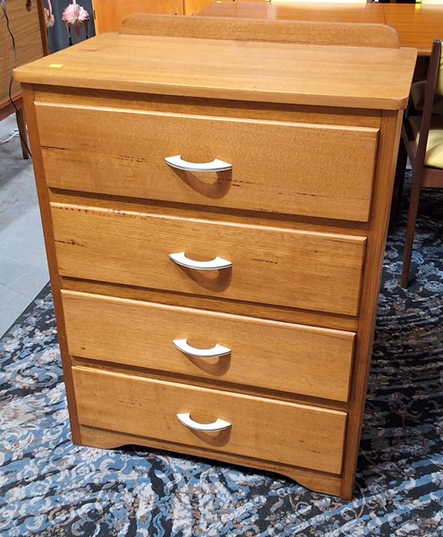 Lot 94 - CHEST OF DRAWERS