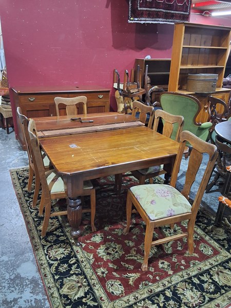 Lot 113 - DINING SUITE