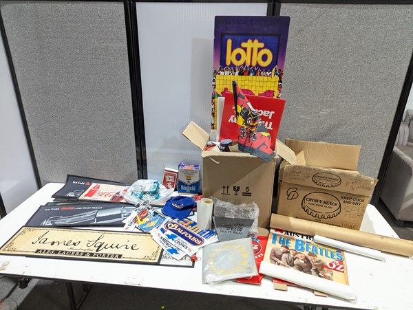 Lot 293 - SHOP COLLECTABLES