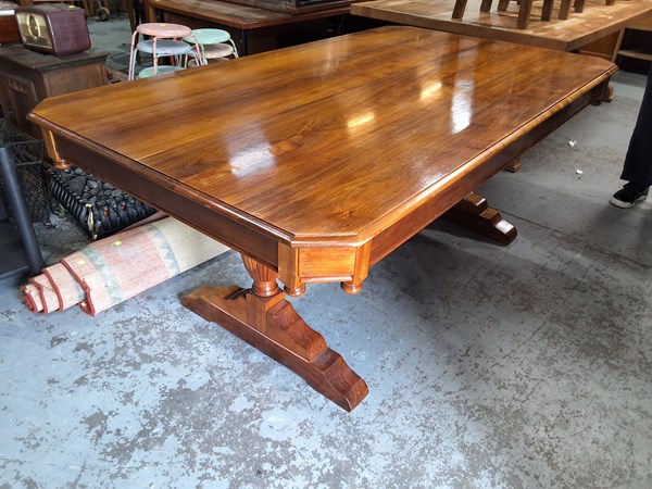 Lot 76 - DINING TABLE