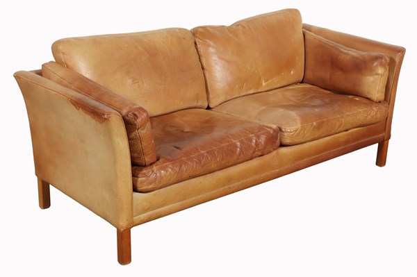 Lot 112 - DANISH LEATHER LOUNGE