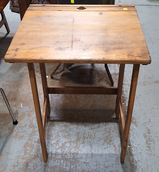 Lot 263 - SCHOOL DESK