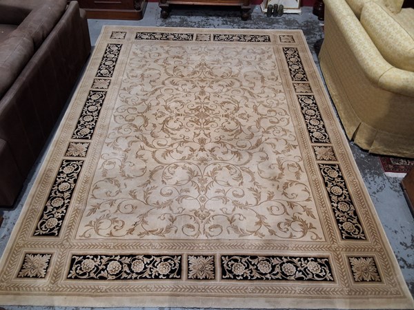 Lot 36 - RUG