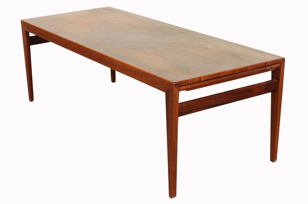 Lot 106 - LOUNGE TABLE