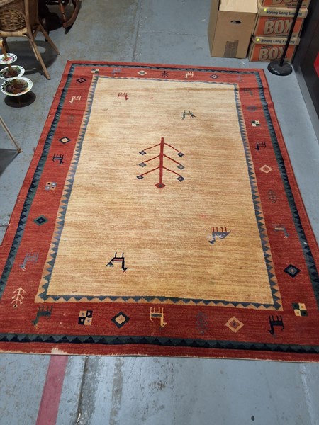 Lot 324 - RUG