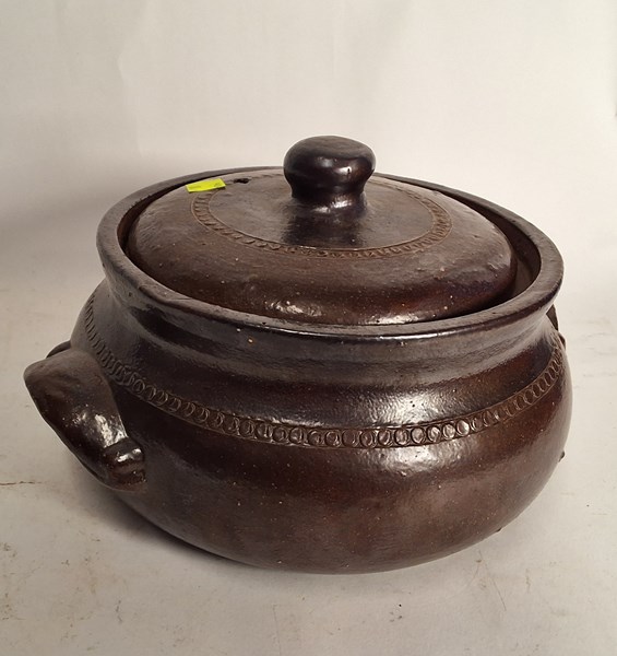 Lot 1211 - BENDIGO POTTERY