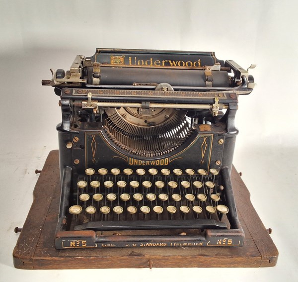 Lot 1341 - UNDERWOOD TYPEWRITER