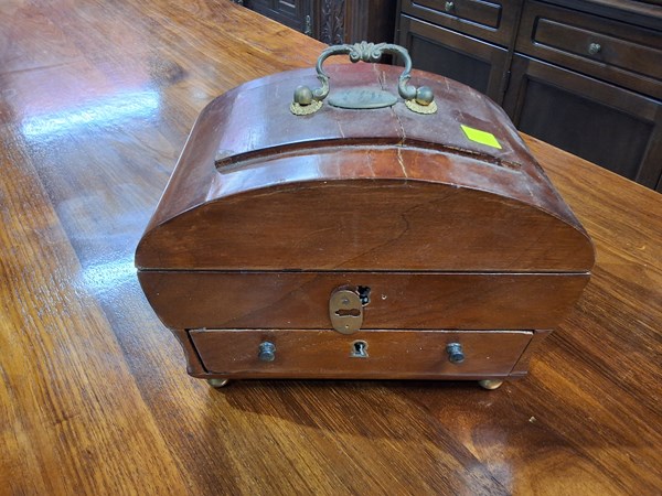 Lot 1298 - SEWING BOX