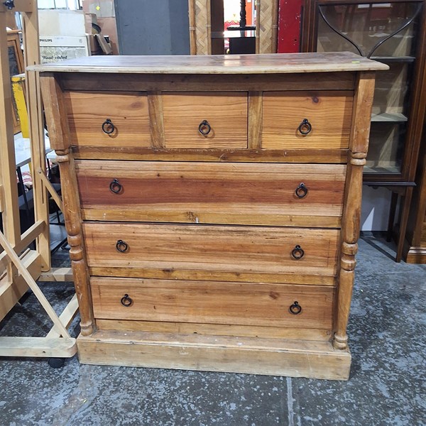 Lot 158 - CHEST OF DRAWERS