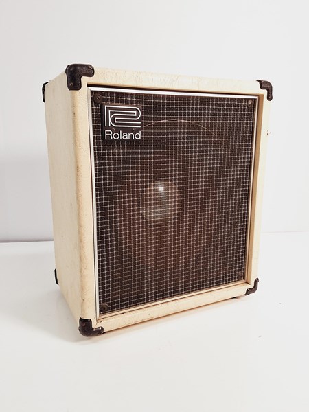 Lot 1283 - ROLAND GUITAR AMP