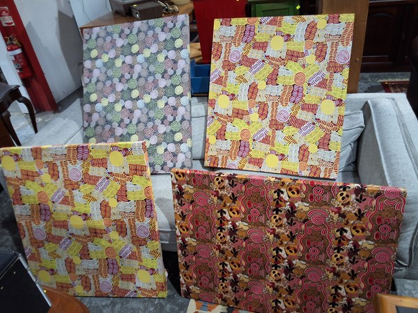 Lot 155 - FABRIC WALL DECOR