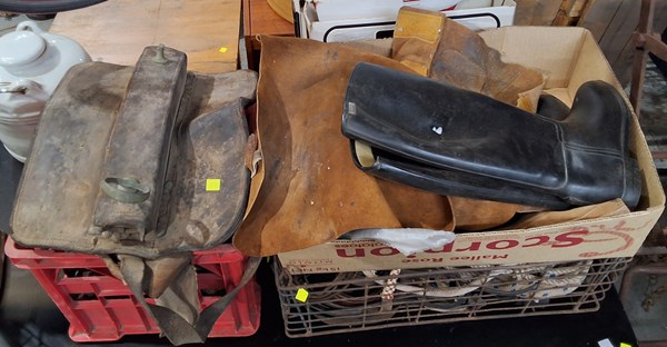 Lot 229 - HORSE RIDERS LOT