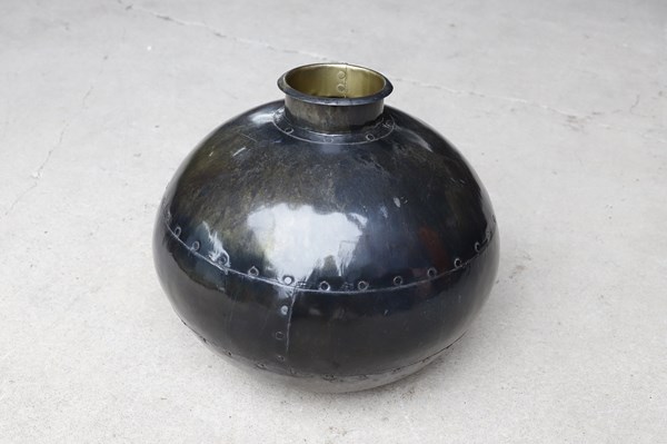 Lot 120 - VASE