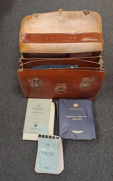 Lot 1443 - AERONAUTICAL EPHEMERA