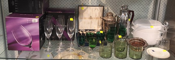 Lot 1257 - ASSORTED TABLEWARE