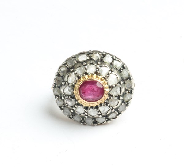 Lot 1047 - DIAMOND RING