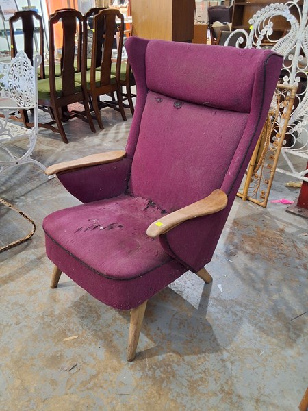 Lot 331 - ARM CHAIR