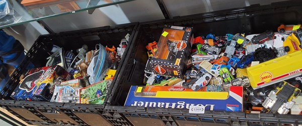 Lot 1369 - TOYS
