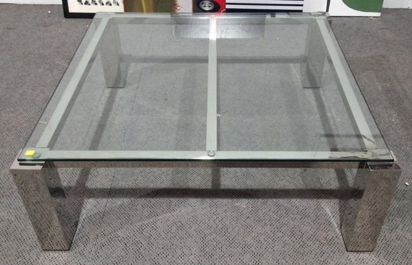 Lot 296 - COFFEE TABLE