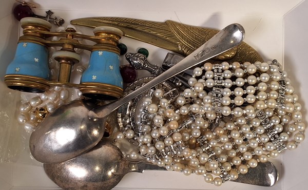 Lot 1050 - JEWELLERY