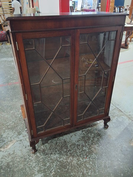 Lot 36 - DISPLAY CABINET