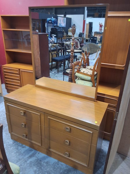 Lot 66 - DRESSING CHEST