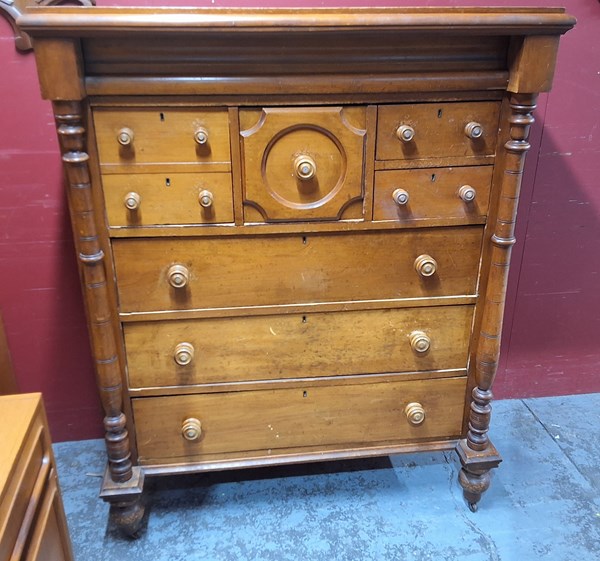 Lot 62 - CHEST OF DRAWERS