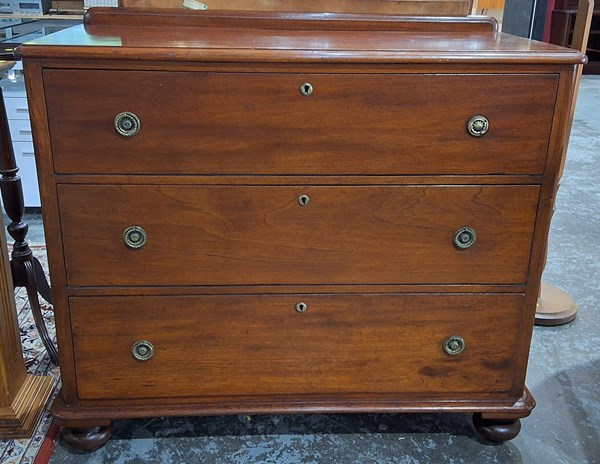 Lot 174 - CHEST OF DRAWERS