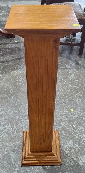 Lot 111 - PEDESTAL