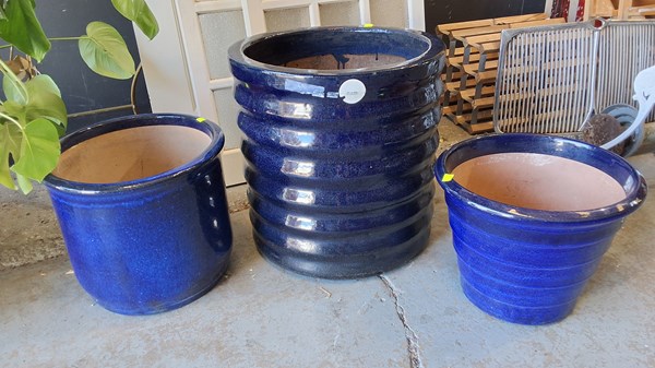 Lot 392 - PLANT POTS