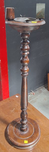Lot 184 - SMOKERS STAND