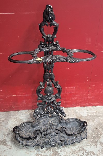 Lot 206 - UMBRELLA STAND