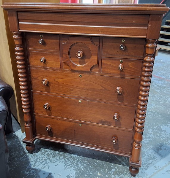 Lot 45 - CHEST OF DRAWERS