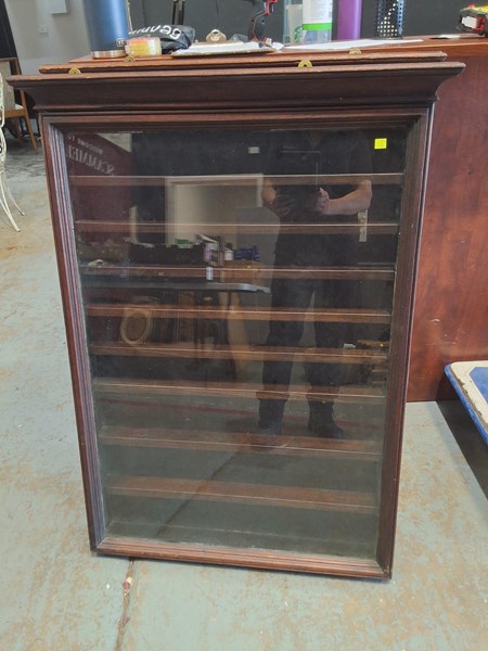 Lot 138 - DISPLAY CABINET