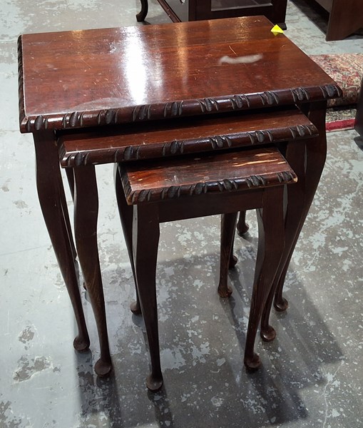Lot 115 - NEST OF TABLES