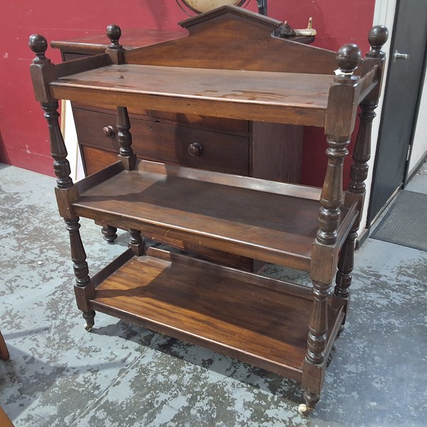 Lot 48 - DUMB WAITER