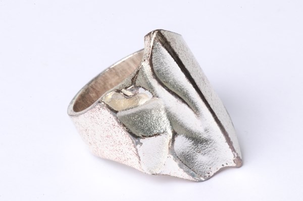 Lot 1008 - SILVER RING