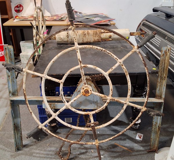 Lot 286 - SHIPS WHEEL