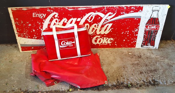 Lot 370 - COCA COLA PARAPHERNALIA