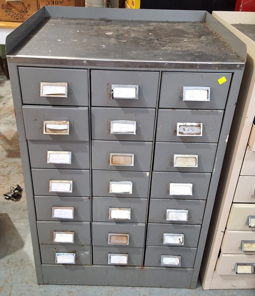 Lot 218 - STORAGE CABINET