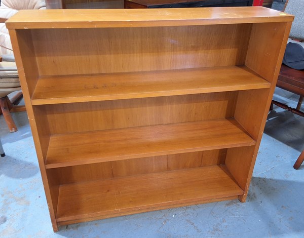 Lot 330 - BOOKSHELF