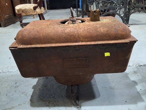 Lot 204 - CAST IRON CISTERN