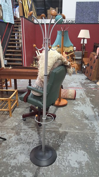 Lot 212 - COAT RACK