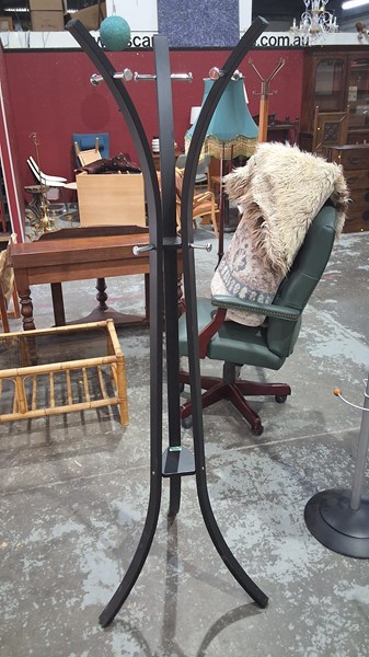 Lot 211 - COAT RACK