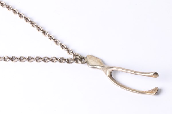 Lot 1072 - WISHBONE PENDANT