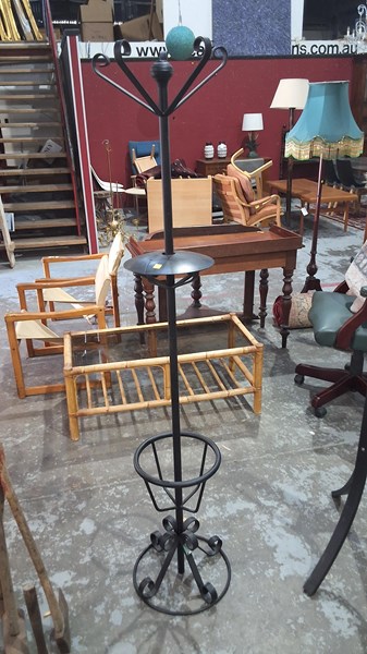 Lot 209 - COAT RACK